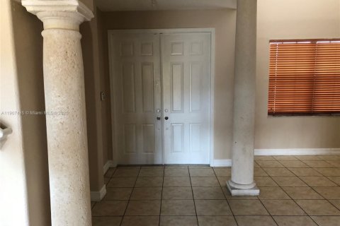 Villa ou maison à vendre à Miami, Floride: 5 chambres, 254.55 m2 № 1963904 - photo 17