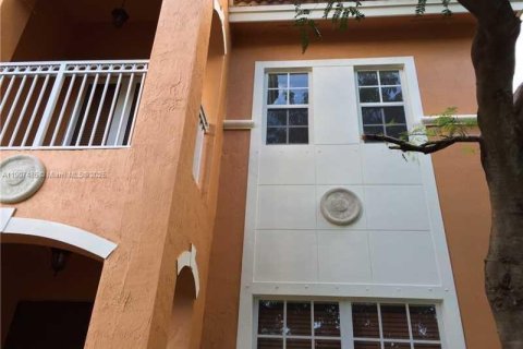 Villa ou maison à vendre à Miami, Floride: 5 chambres, 254.55 m2 № 1963904 - photo 3