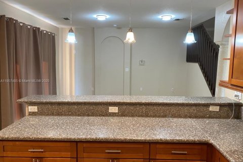 Villa ou maison à vendre à Miami, Floride: 5 chambres, 254.55 m2 № 1963904 - photo 10