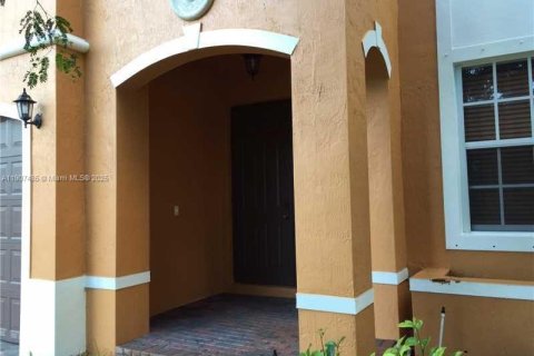 Villa ou maison à vendre à Miami, Floride: 5 chambres, 254.55 m2 № 1963904 - photo 2