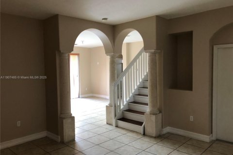 Villa ou maison à vendre à Miami, Floride: 5 chambres, 254.55 m2 № 1963904 - photo 15