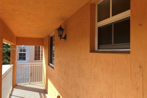 Villa ou maison à vendre à Miami, Floride: 5 chambres, 254.55 m2 № 1963904 - photo 21