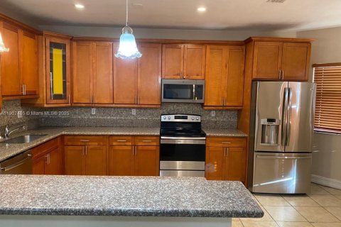 Villa ou maison à vendre à Miami, Floride: 5 chambres, 254.55 m2 № 1963904 - photo 7