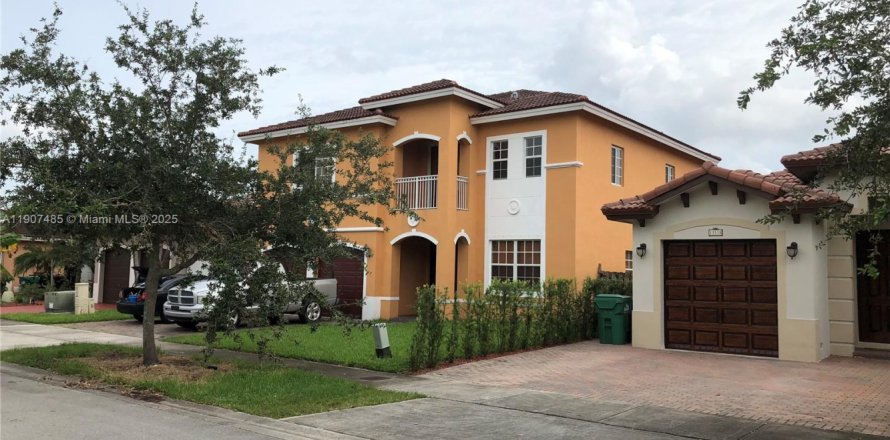 Villa ou maison à Miami, Floride 5 chambres, 254.55 m2 № 1963904