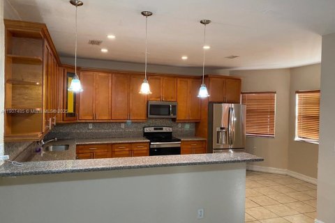 Villa ou maison à vendre à Miami, Floride: 5 chambres, 254.55 m2 № 1963904 - photo 12