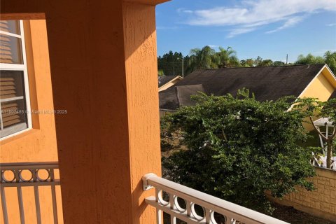 Villa ou maison à vendre à Miami, Floride: 5 chambres, 254.55 m2 № 1963904 - photo 23