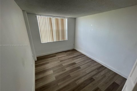 Снять в аренду кондоминиум в Норт-Майами, Флорида 2 спальни, 95.22м2, № 2020498 - фото 16