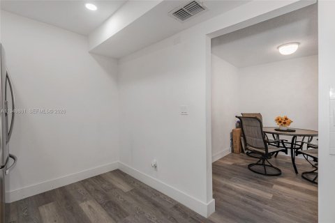 Купить таунхаус в Пемброк-Пайнс, Флорида 4 спальни, 150.13м2, № 2006405 - фото 12