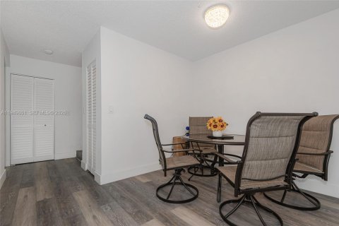 Купить таунхаус в Пемброк-Пайнс, Флорида 4 спальни, 150.13м2, № 2006405 - фото 10