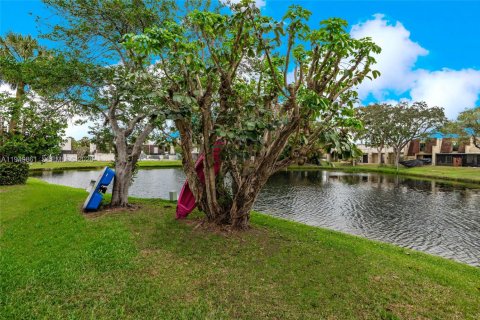 Купить таунхаус в Пемброк-Пайнс, Флорида 4 спальни, 150.13м2, № 2006405 - фото 28