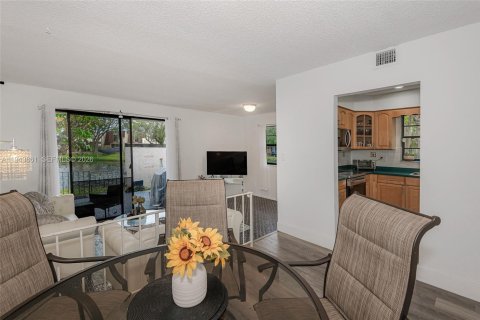 Купить таунхаус в Пемброк-Пайнс, Флорида 4 спальни, 150.13м2, № 2006405 - фото 9