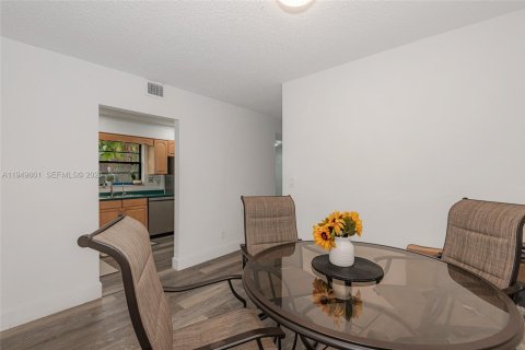 Купить таунхаус в Пемброк-Пайнс, Флорида 4 спальни, 150.13м2, № 2006405 - фото 11