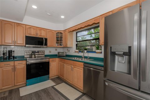 Купить таунхаус в Пемброк-Пайнс, Флорида 4 спальни, 150.13м2, № 2006405 - фото 7