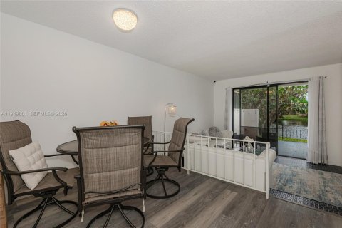 Купить таунхаус в Пемброк-Пайнс, Флорида 4 спальни, 150.13м2, № 2006405 - фото 8