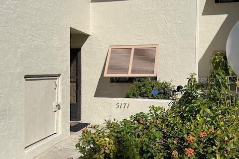 Condo in Sarasota, Florida, 2 bedrooms  № 1717802 - photo 1