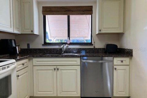 Condo in Sarasota, Florida, 2 bedrooms  № 1717802 - photo 5