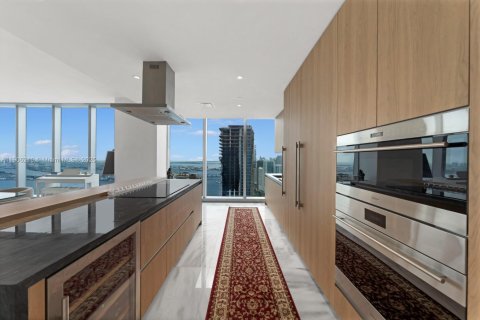 Condo in Miami, Florida, 4 bedrooms № 2082001 - photo 12