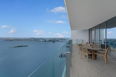 Condo in Miami, Florida, 4 bedrooms № 2082001 - photo 13