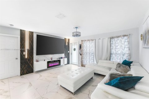 Casa en venta en Oakland Park, Florida, 4 dormitorios, 149.94 m2 № 1711143 - foto 5