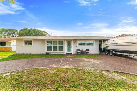 Casa en venta en Oakland Park, Florida, 4 dormitorios, 149.94 m2 № 1711143 - foto 2