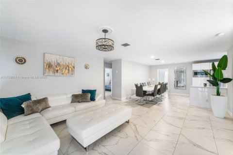 Casa en venta en Oakland Park, Florida, 4 dormitorios, 149.94 m2 № 1711143 - foto 4