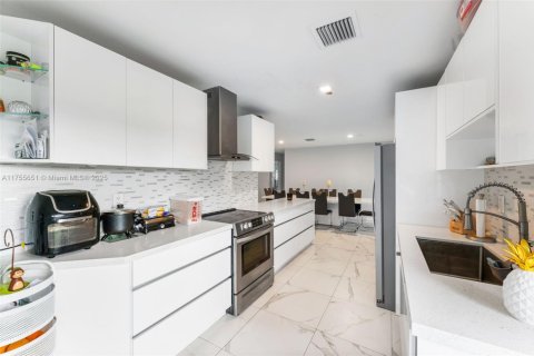 Casa en venta en Oakland Park, Florida, 4 dormitorios, 149.94 m2 № 1711143 - foto 7