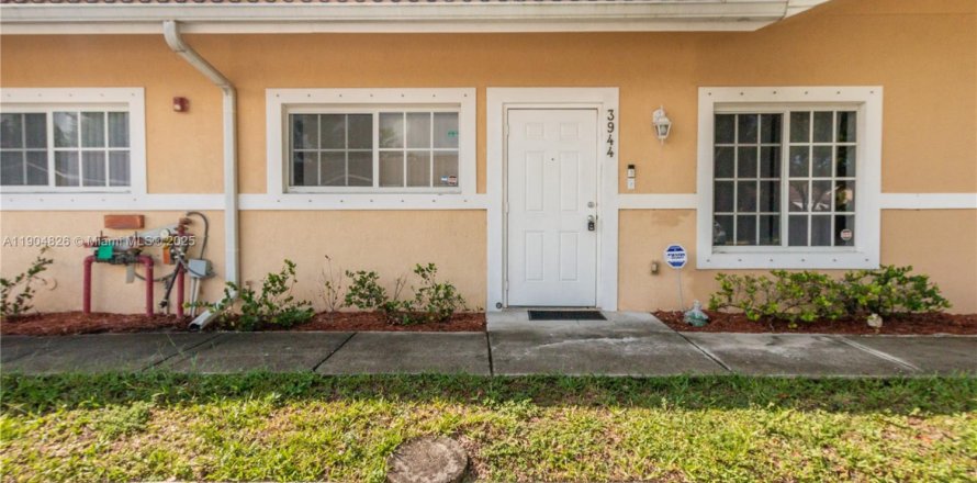 Casa en Pembroke Park, Florida 2 dormitorios, 88.26 m2 № 1955939