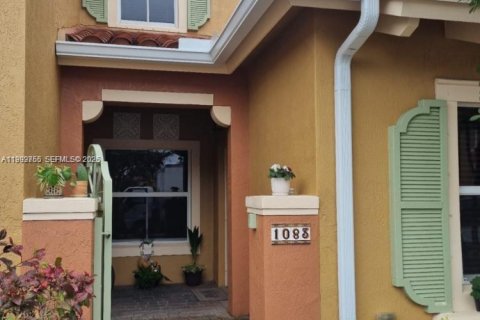 Villa ou maison à vendre à Pembroke Pines, Floride: 3 chambres, 128.11 m2 № 2056924 - photo 2