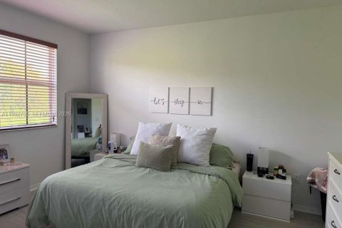 Villa ou maison à vendre à Pembroke Pines, Floride: 3 chambres, 128.11 m2 № 2056924 - photo 19