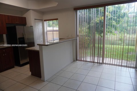 Villa ou maison à vendre à Pembroke Pines, Floride: 3 chambres, 128.11 m2 № 2056924 - photo 7