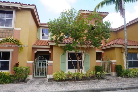 House in Pembroke Pines, Florida 3 bedrooms, 128.11 sq.m. № 2056924