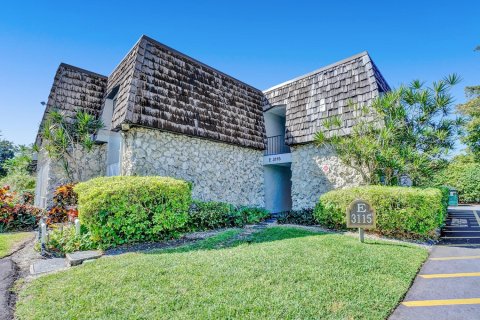 Condo in Oakland Park, Florida, 2 bedrooms  № 757258 - photo 1