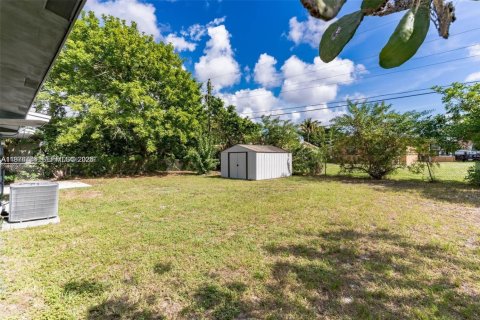 House in Fort Lauderdale, Florida 3 bedrooms, 113.81 sq.m. № 2041214 - photo 23