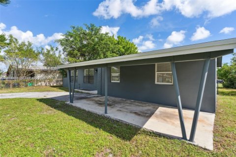 House in Fort Lauderdale, Florida 3 bedrooms, 113.81 sq.m. № 2041214 - photo 5