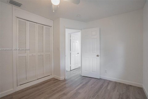 House in Fort Lauderdale, Florida 3 bedrooms, 113.81 sq.m. № 2041214 - photo 15