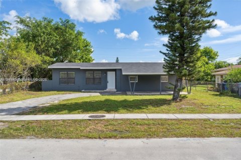 House in Fort Lauderdale, Florida 3 bedrooms, 113.81 sq.m. № 2041214 - photo 6