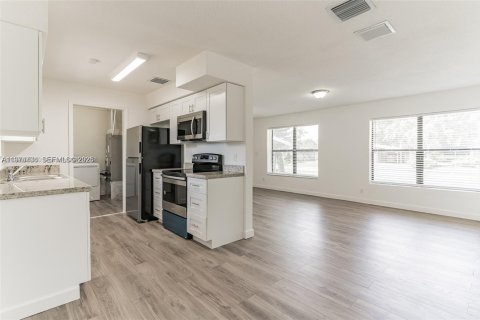 House in Fort Lauderdale, Florida 3 bedrooms, 113.81 sq.m. № 2041214 - photo 2