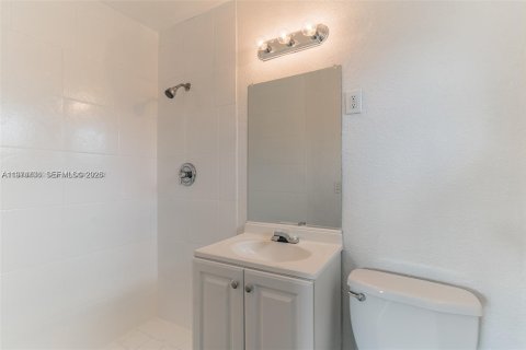 House in Fort Lauderdale, Florida 3 bedrooms, 113.81 sq.m. № 2041214 - photo 13