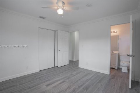 House in Fort Lauderdale, Florida 3 bedrooms, 113.81 sq.m. № 2041214 - photo 16