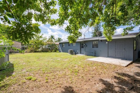 House in Fort Lauderdale, Florida 3 bedrooms, 113.81 sq.m. № 2041214 - photo 21