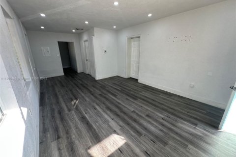 Снять в аренду виллу или дом в Майами, Флорида 3 спальни, 82.68м2, № 1963185 - фото 6