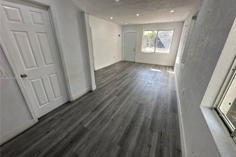 Снять в аренду виллу или дом в Майами, Флорида 3 спальни, 82.68м2, № 1963185 - фото 4