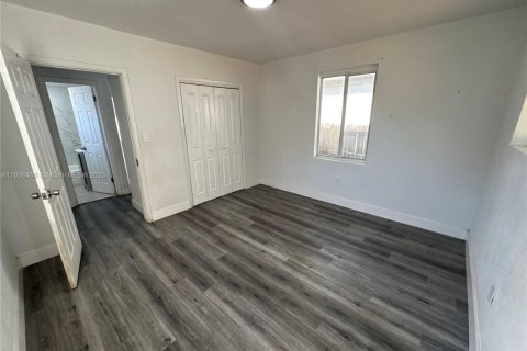 Снять в аренду виллу или дом в Майами, Флорида 3 спальни, 82.68м2, № 1963185 - фото 12