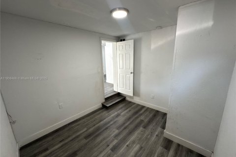 Снять в аренду виллу или дом в Майами, Флорида 3 спальни, 82.68м2, № 1963185 - фото 9