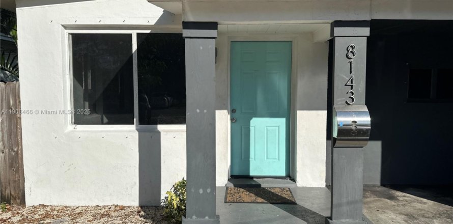 Дом в Майами, Флорида 3 спальни, 82.68м2 № 1963185