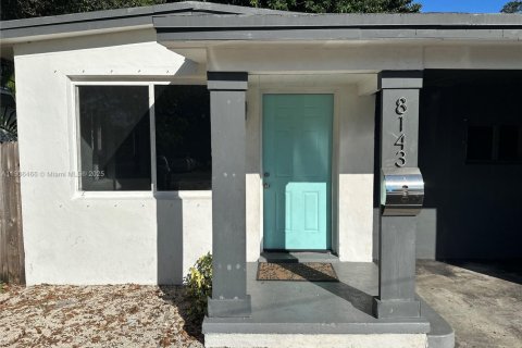 Снять в аренду виллу или дом в Майами, Флорида 3 спальни, 82.68м2, № 1963185 - фото 2