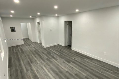 Снять в аренду виллу или дом в Майами, Флорида 3 спальни, 82.68м2, № 1963185 - фото 5