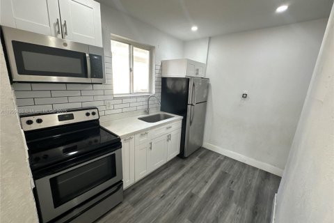 Снять в аренду виллу или дом в Майами, Флорида 3 спальни, 82.68м2, № 1963185 - фото 7