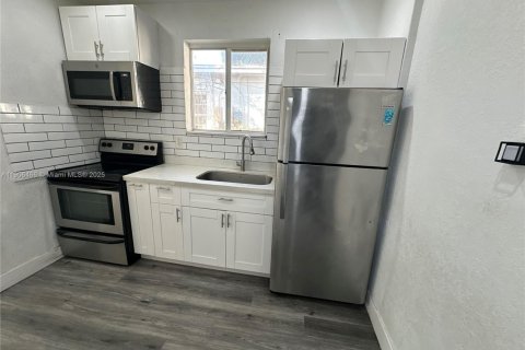 Снять в аренду виллу или дом в Майами, Флорида 3 спальни, 82.68м2, № 1963185 - фото 8