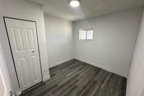 Снять в аренду виллу или дом в Майами, Флорида 3 спальни, 82.68м2, № 1963185 - фото 10